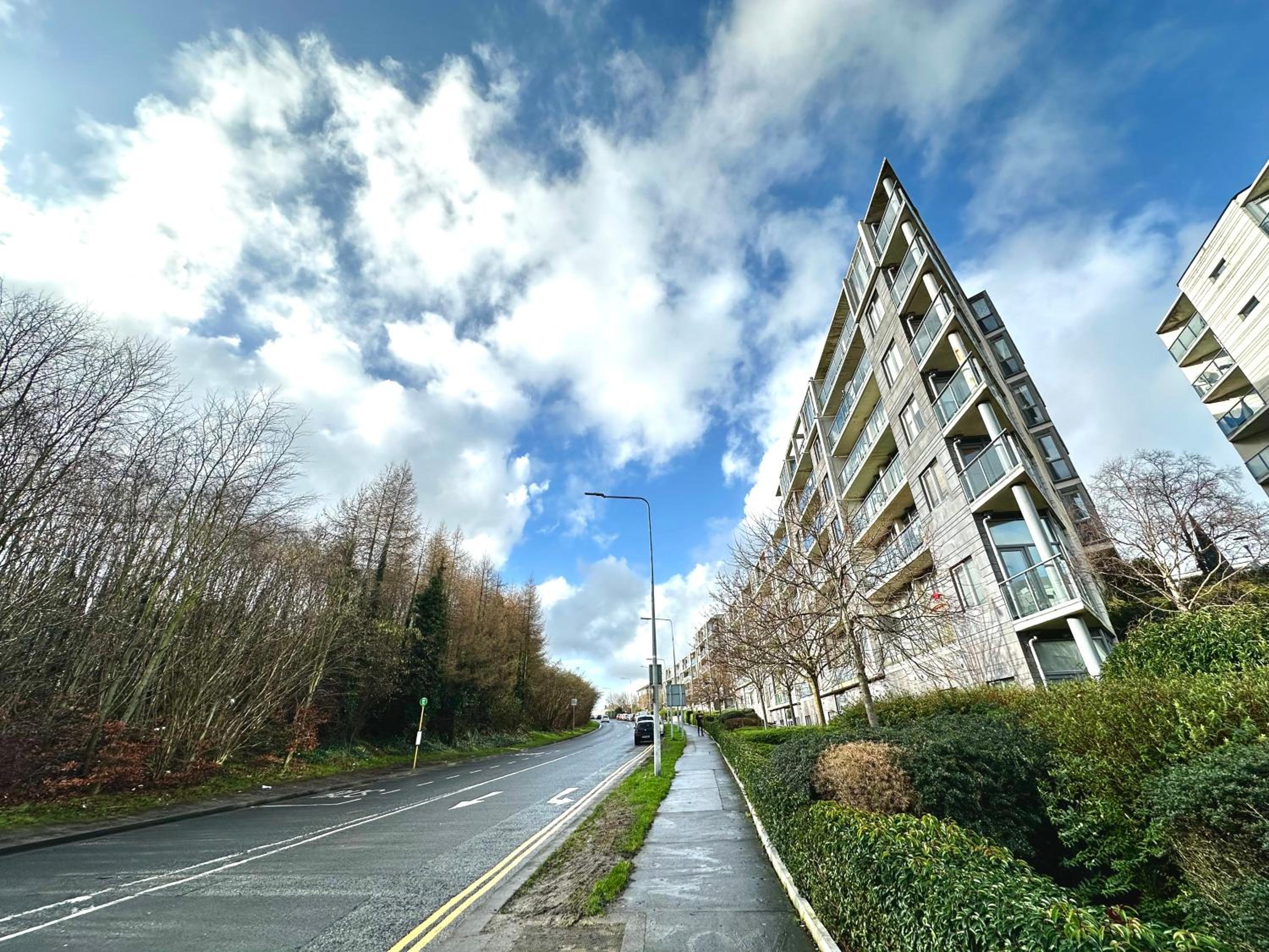 Stylish 2-Bedroom Modern Apt, 15-mins to Airport, DCU, City Centre