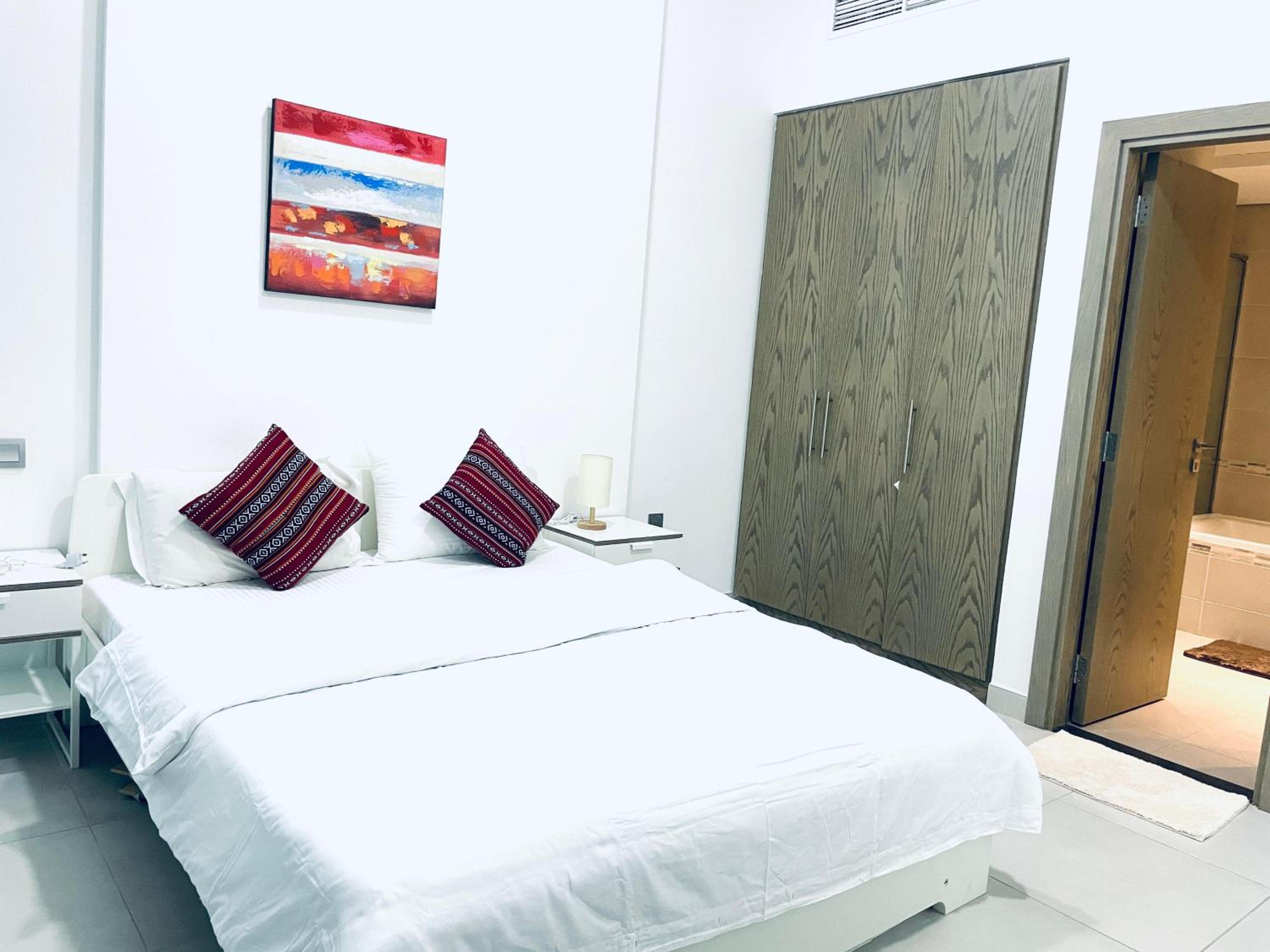 Deluxe One Bedroom Apartment for rent in Dubai Al Barsha south — Dubai photo 2