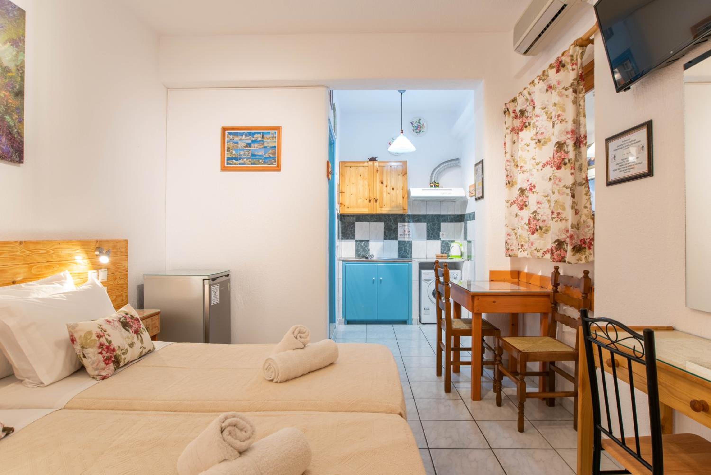 Comfort Double or Twin Room or semi-basement view 2