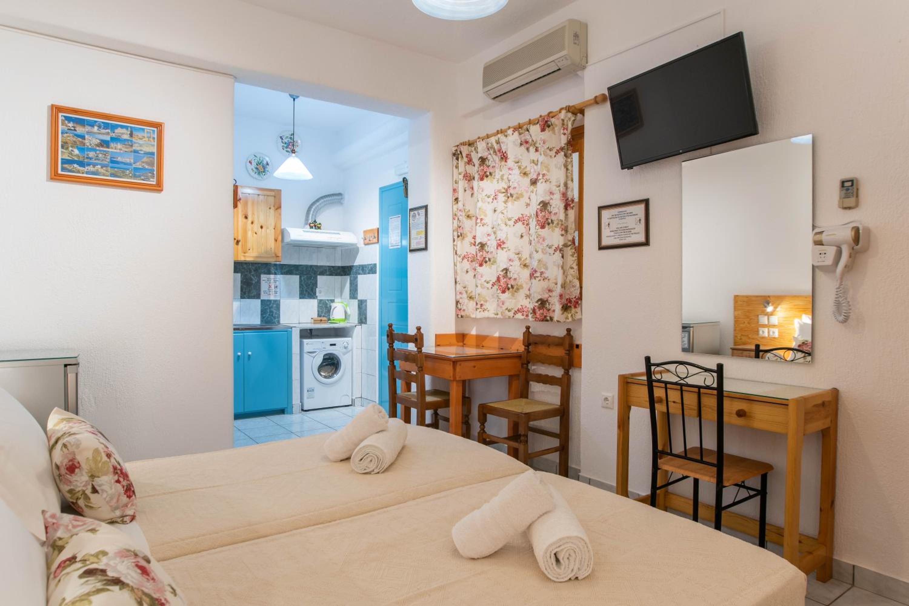 Comfort Double or Twin Room or semi-basement view 5