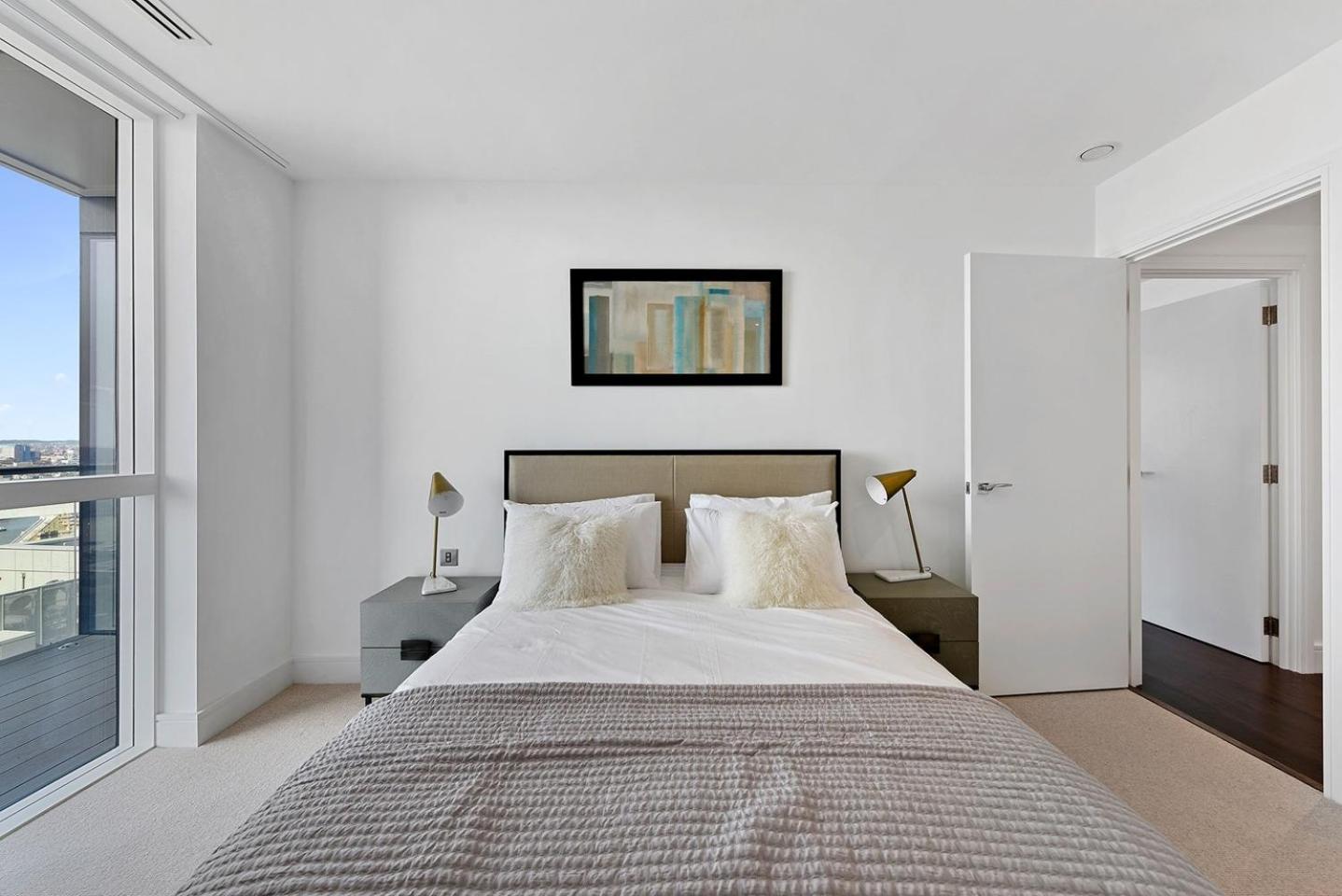Large 2 Bed Apartment with High Rise view London Canary Wharf