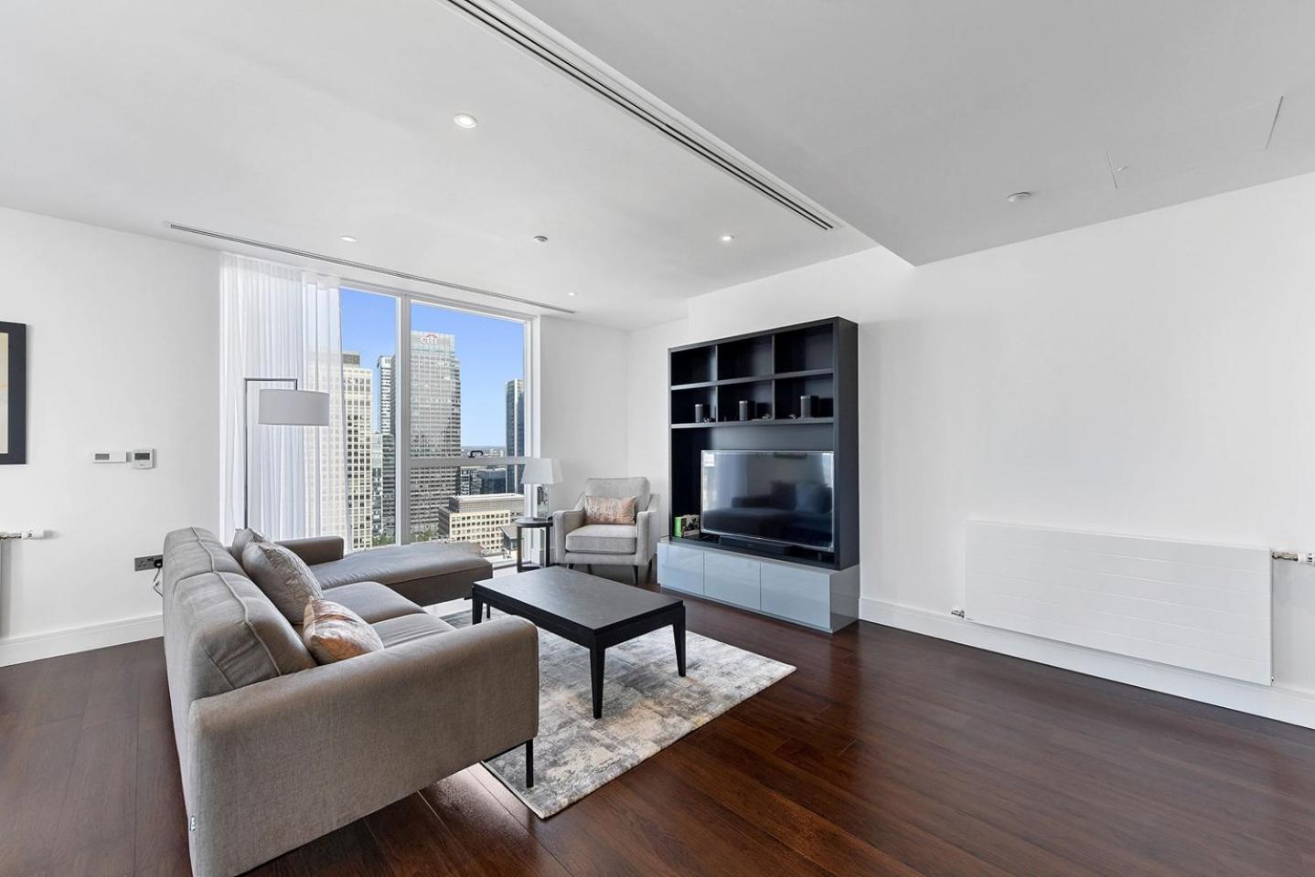 Large 2 Bed Apartment with High Rise view London Canary Wharf