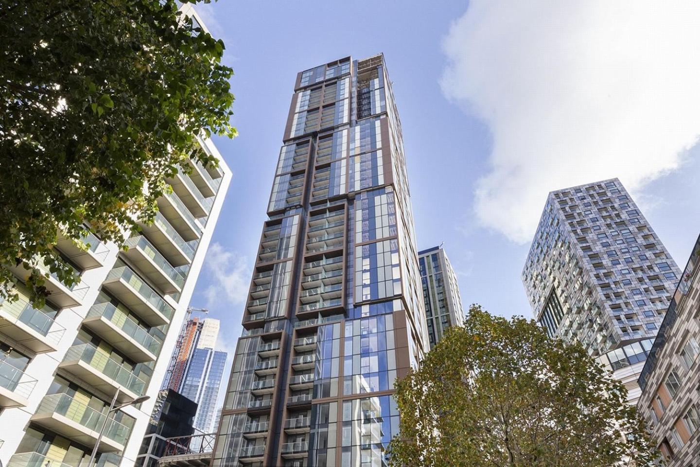 Large 2 Bed Apartment with High Rise view London Canary Wharf