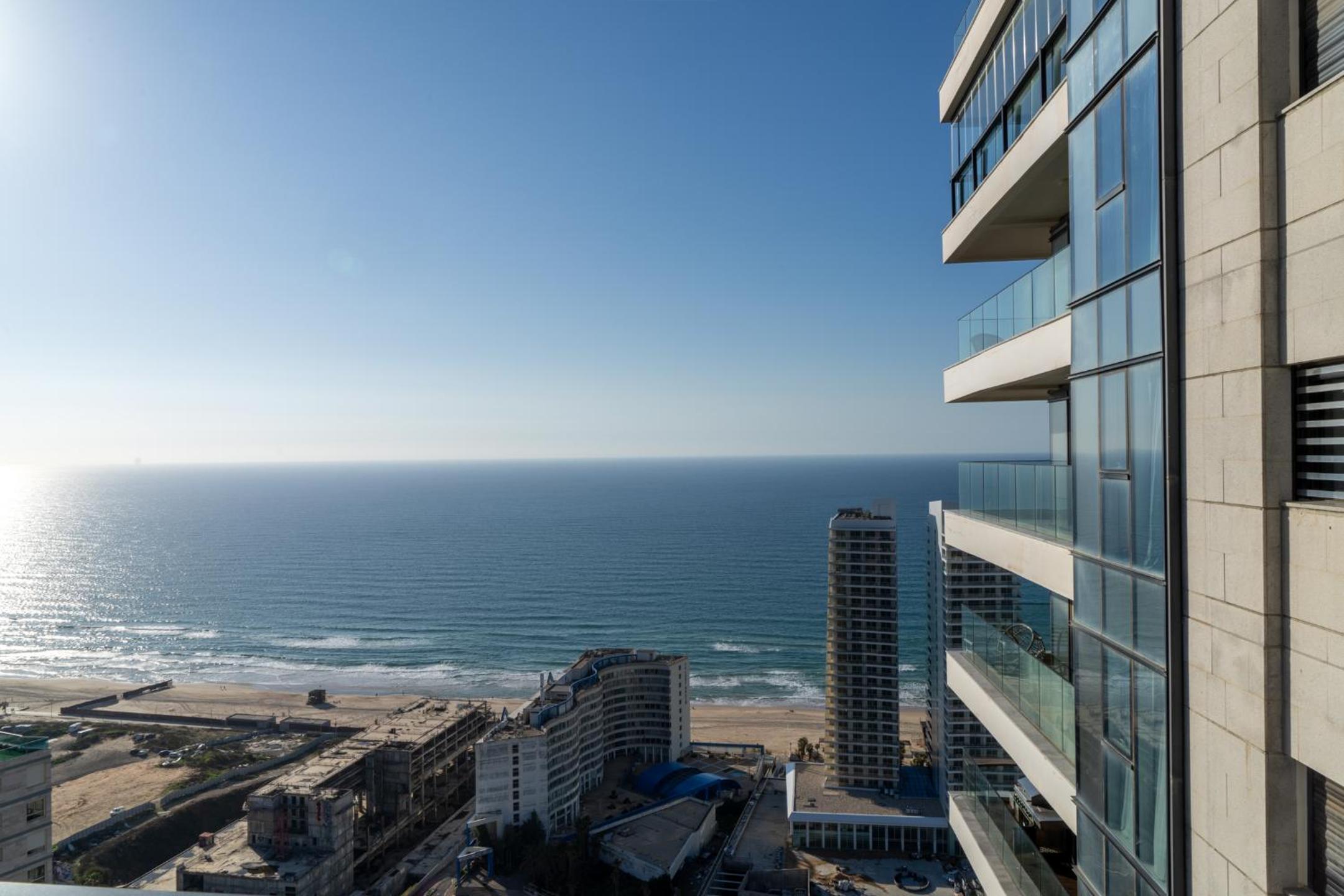 O&OGroup- Sea-side 4 BR Apt/Gym view 4