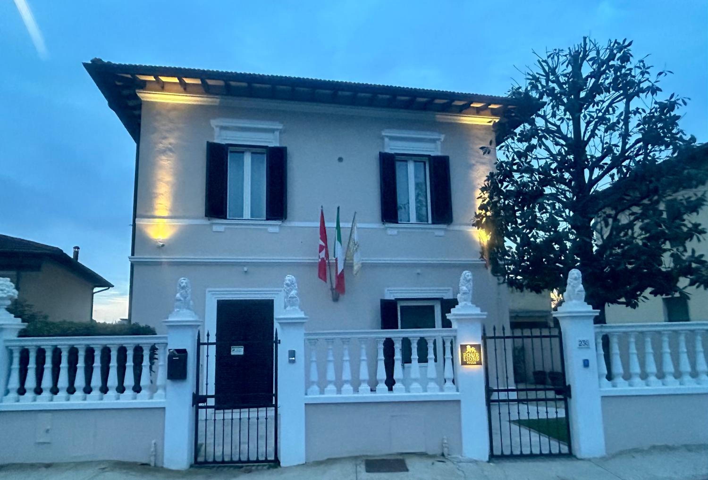 FOUR LIONS VILLA GUESTHOUSE