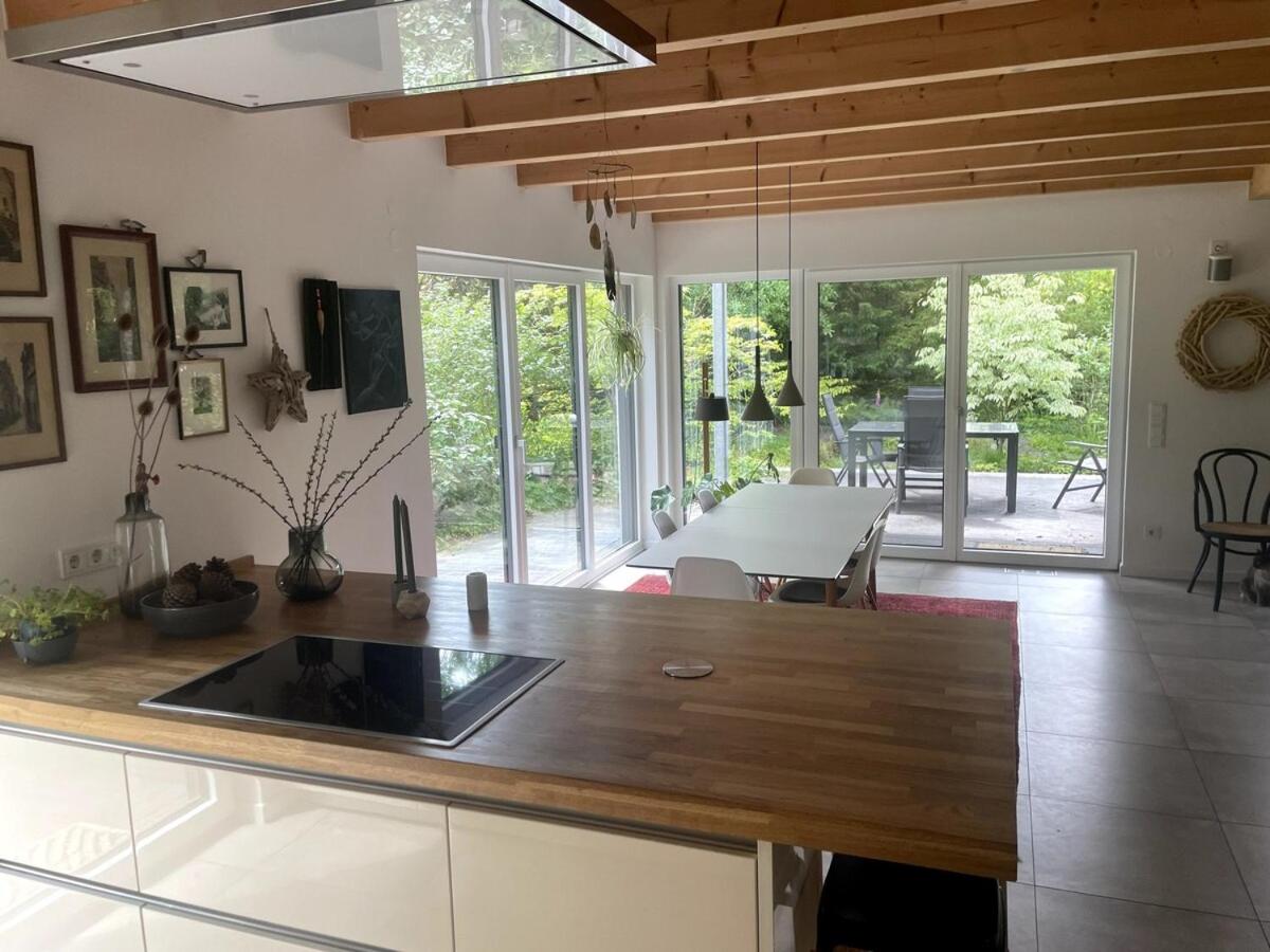 Stilvolle Luxus-Villa im skandinavischen Stil mit Sauna, Garten und 2 Katzen