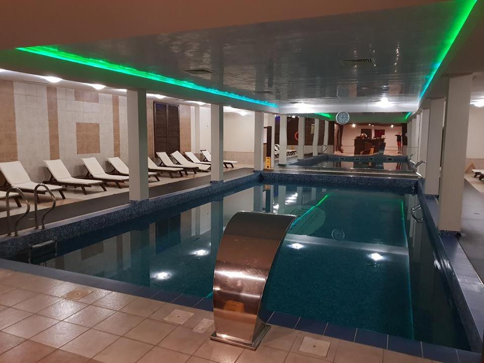 Spacious luxury studio with mountain view - SPA available