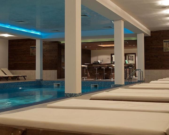 Spacious luxury studio with mountain view - SPA available