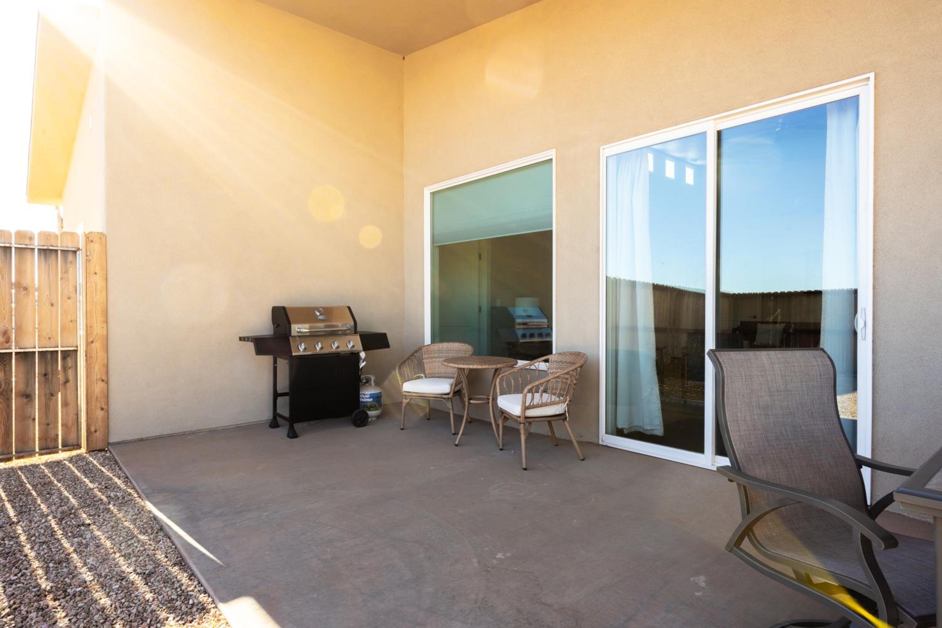 Maynard Dixon: Desert Luxury & Stargazer's Oasis view 2