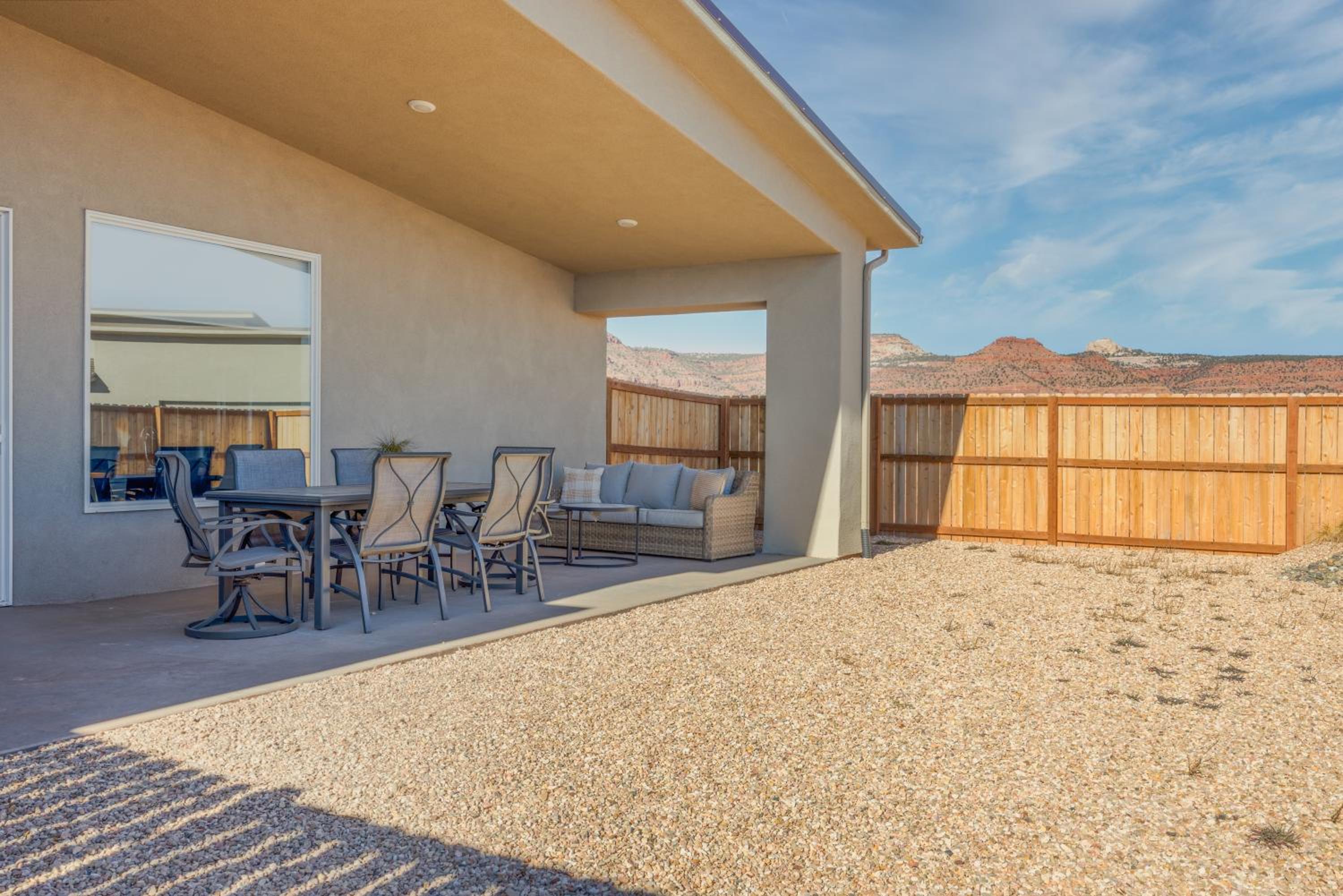 Maynard Dixon: Desert Luxury & Stargazer's Oasis view 4