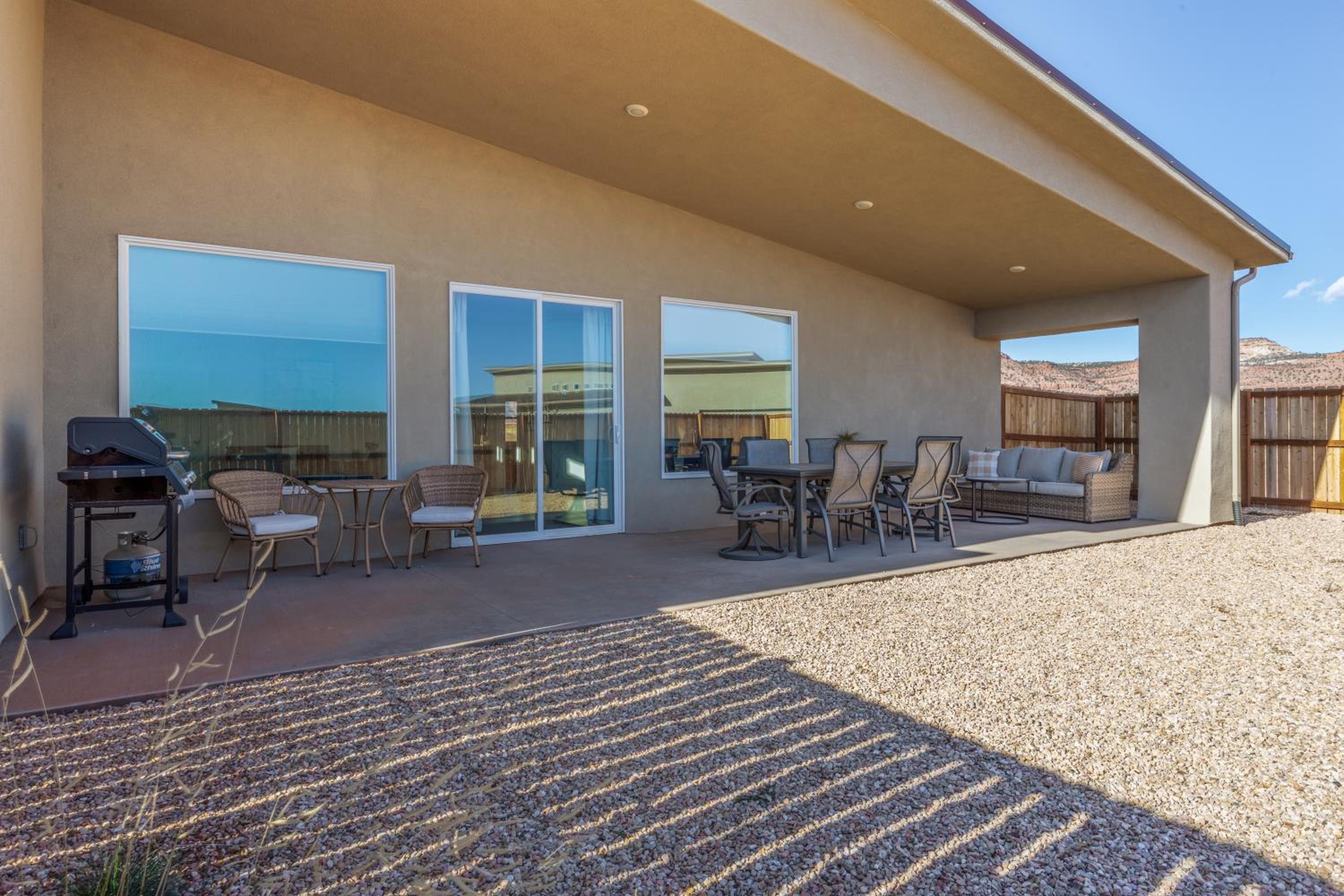 Maynard Dixon: Desert Luxury & Stargazer's Oasis view 3