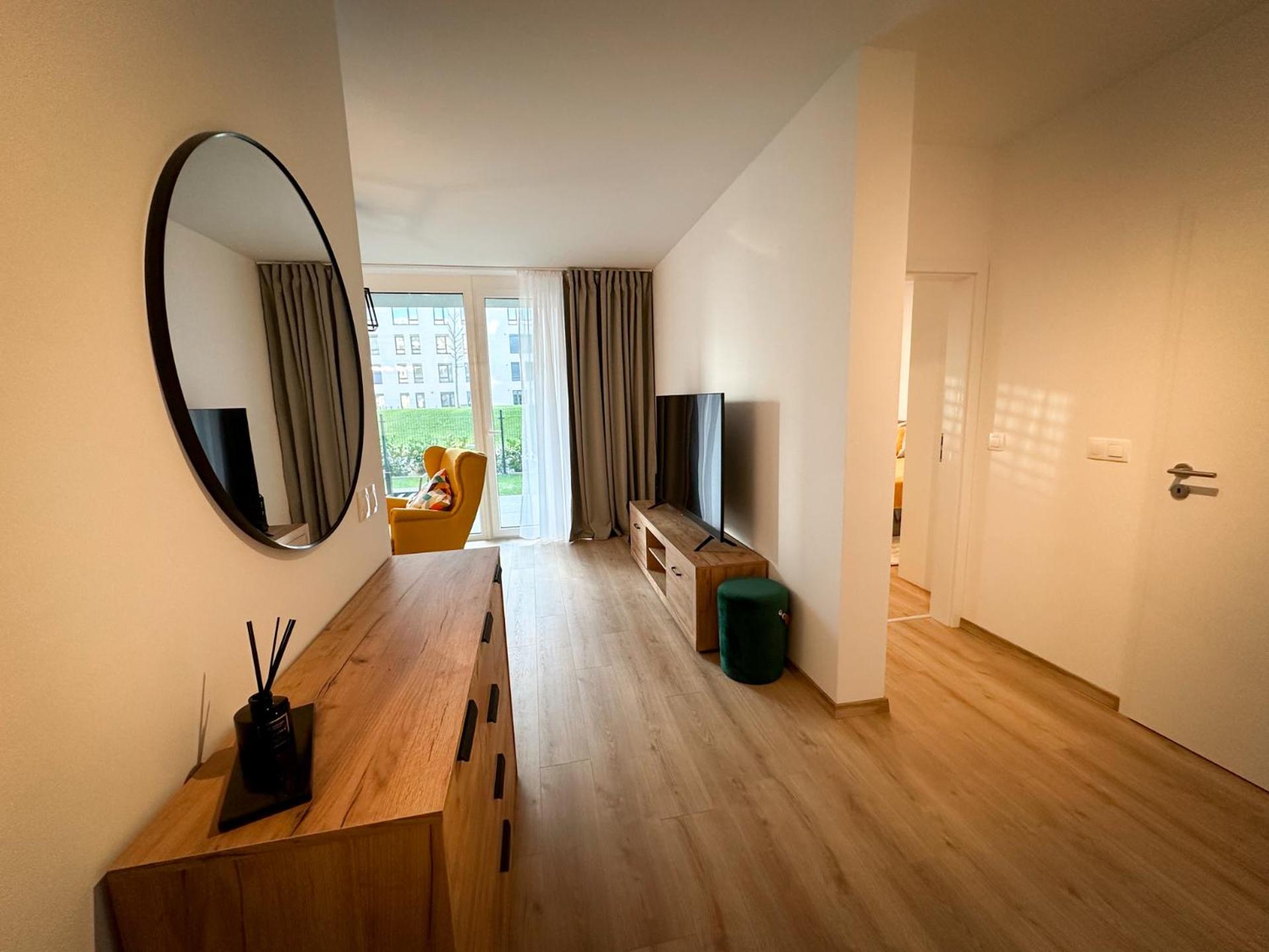 Streams Apartment with Garden and Free Parking view 2