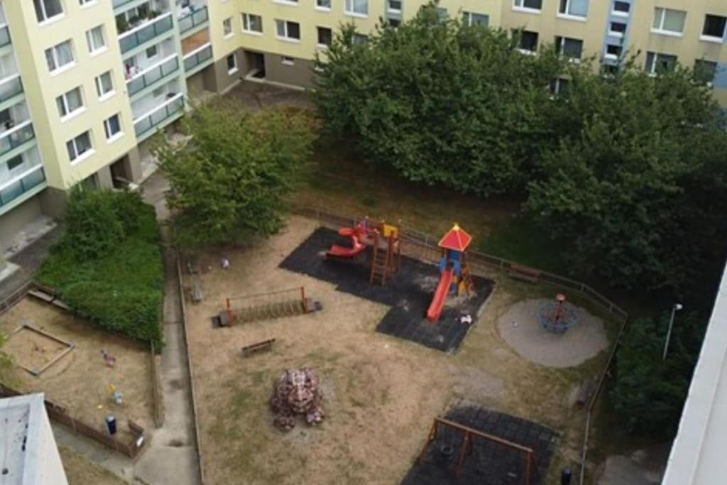 Best Place for Families and Couples, 10mins to Centre, Free parking, Quiet location, New Furniture, Balcony