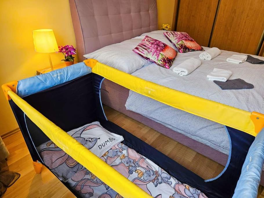Best Place for Families and Couples, 10mins to Centre, Free parking, Quiet location, New Furniture, Balcony