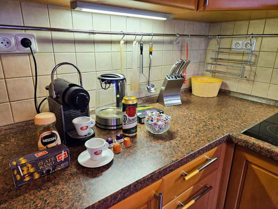 Best Place for Families and Couples, 10mins to Centre, Free parking, Quiet location, New Furniture, Balcony