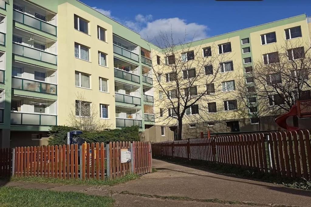 Best Place for Families and Couples, 10mins to Centre, Free parking, Quiet location, New Furniture, Balcony