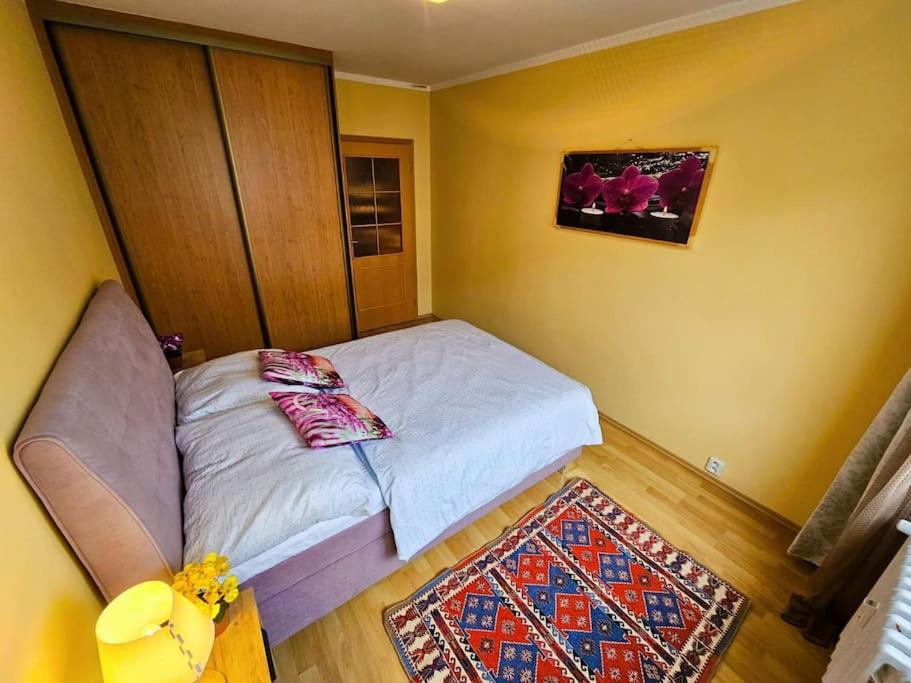 Best Place for Families and Couples, 10mins to Centre, Free parking, Quiet location, New Furniture, Balcony