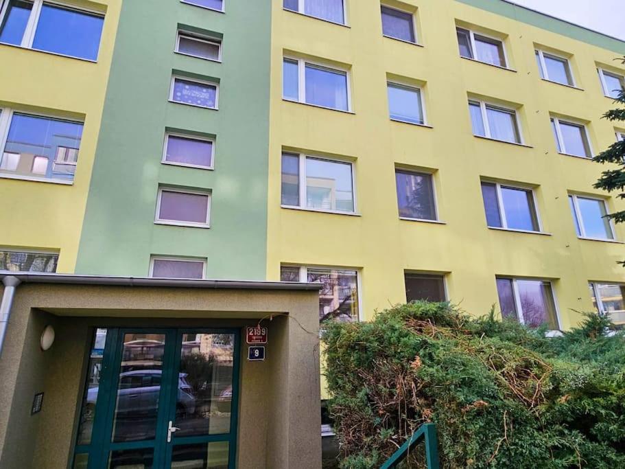 Best Place for Families and Couples, 10mins to Centre, Free parking, Quiet location, New Furniture, Balcony
