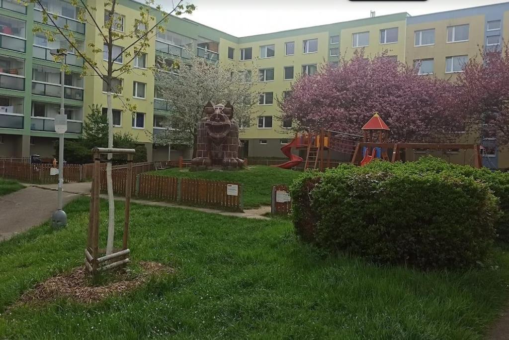 Best Place for Families and Couples, 10mins to Centre, Free parking, Quiet location, New Furniture, Balcony