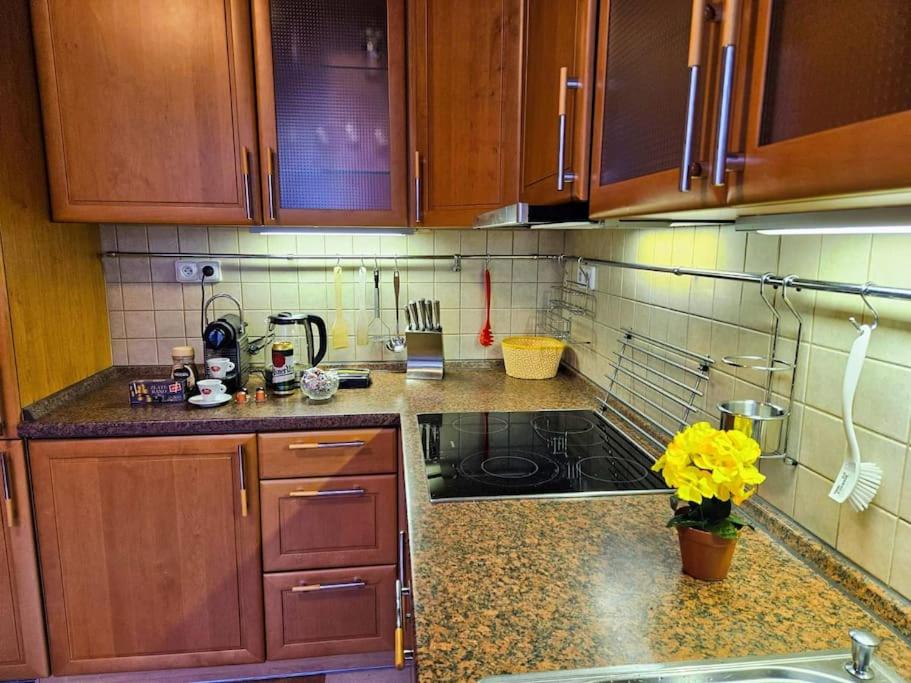 Best Place for Families and Couples, 10mins to Centre, Free parking, Quiet location, New Furniture, Balcony