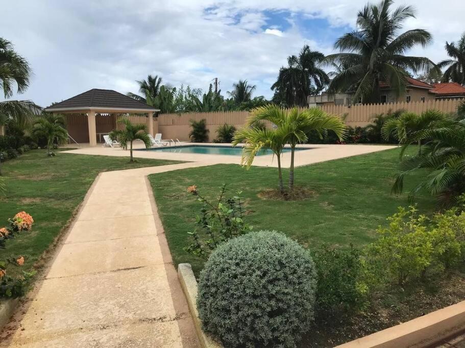 5 Min from Dunn River Fall 2 Bedroom Townhome Pool Balcony view 2