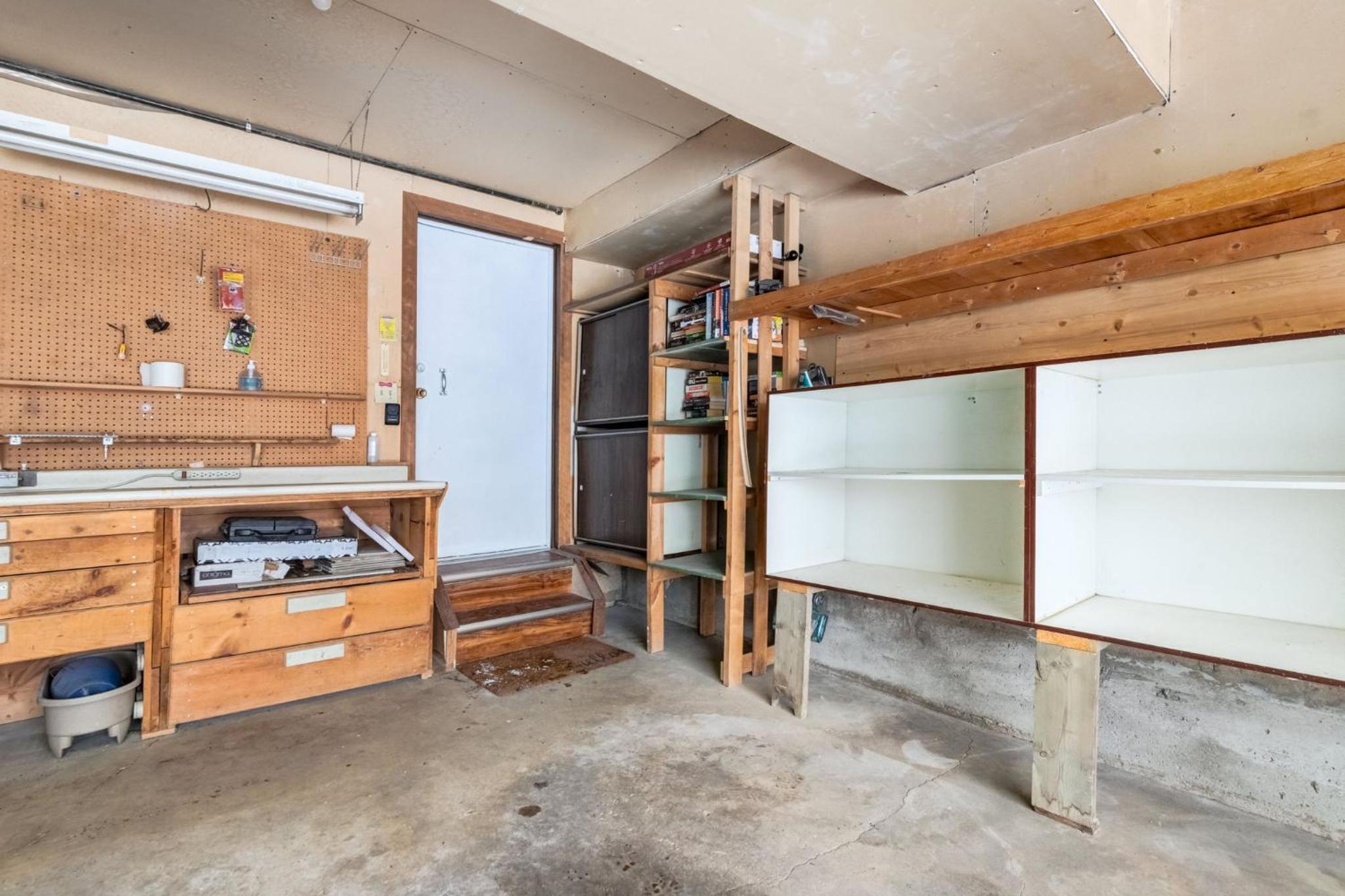 Cozy 2BR Walkout Suite Near YYC Free Parking