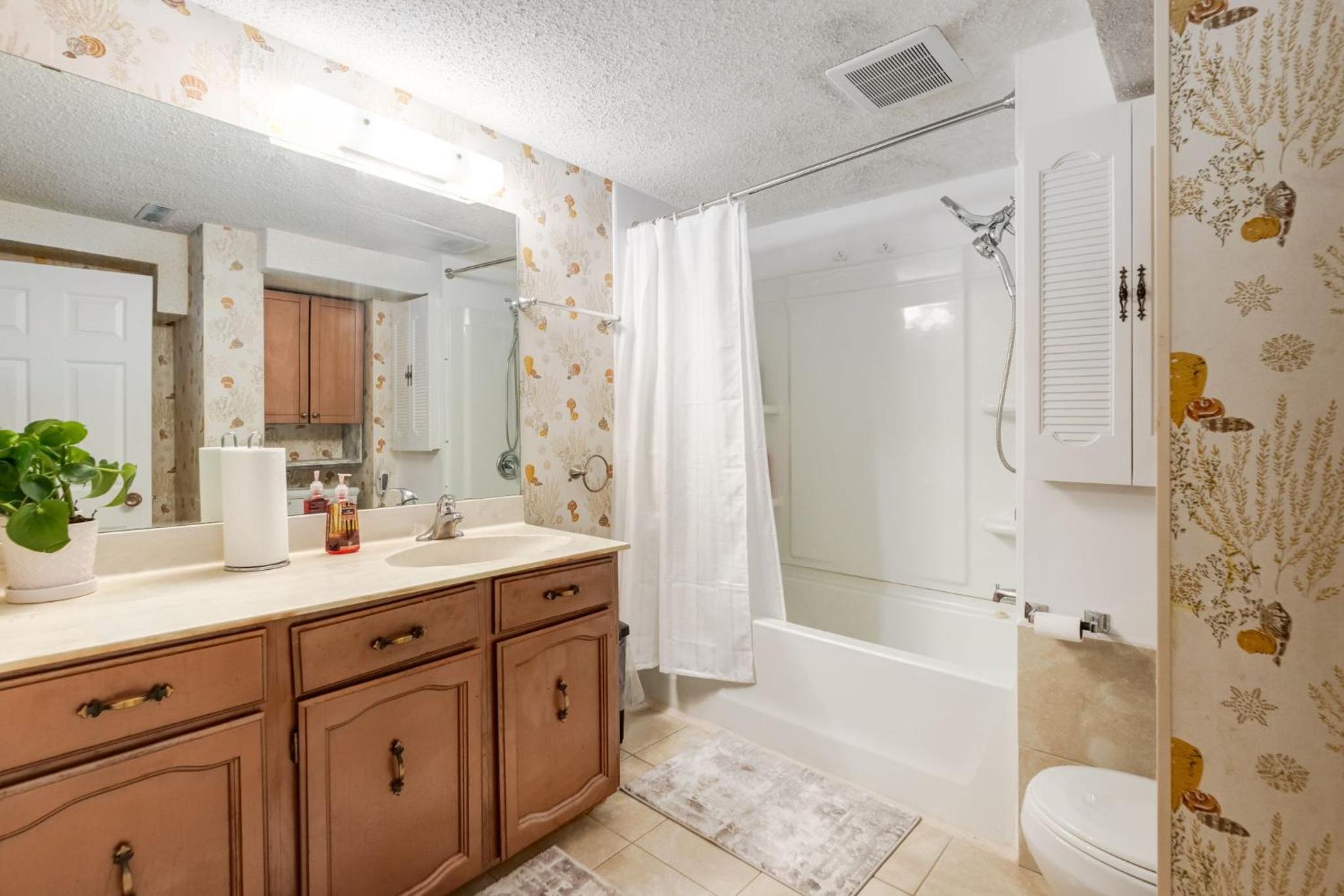 Cozy 2BR Walkout Suite Near YYC Free Parking
