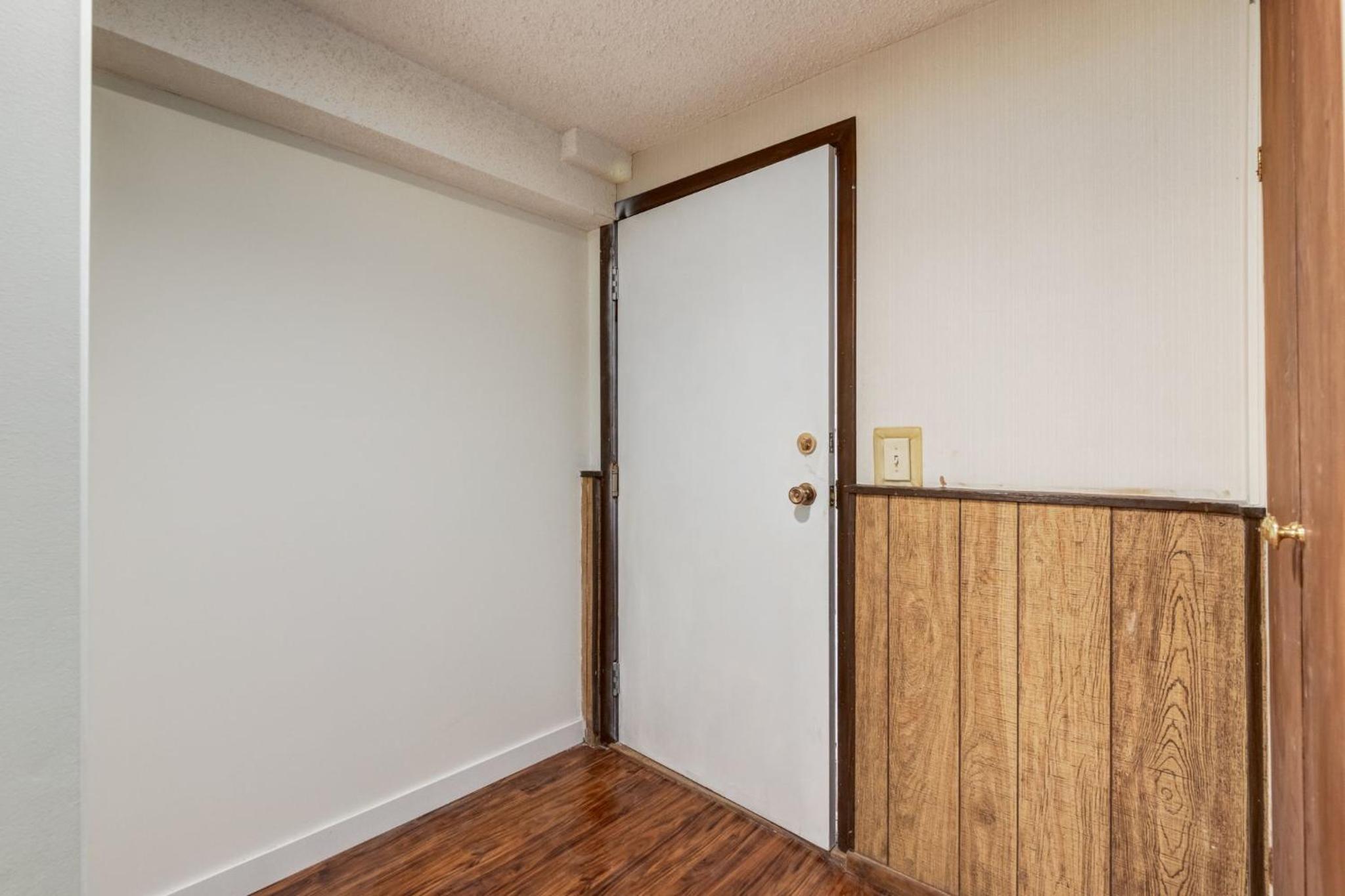 Cozy 2BR Walkout Suite Near YYC Free Parking