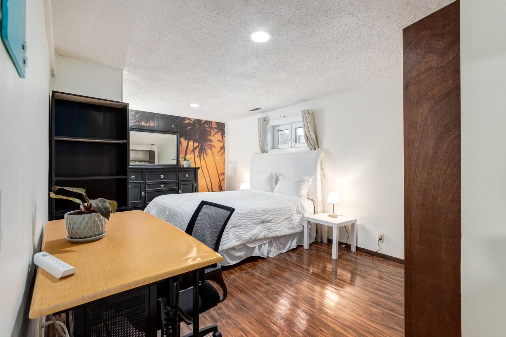 Cozy 2BR Walkout Suite Near YYC Free Parking