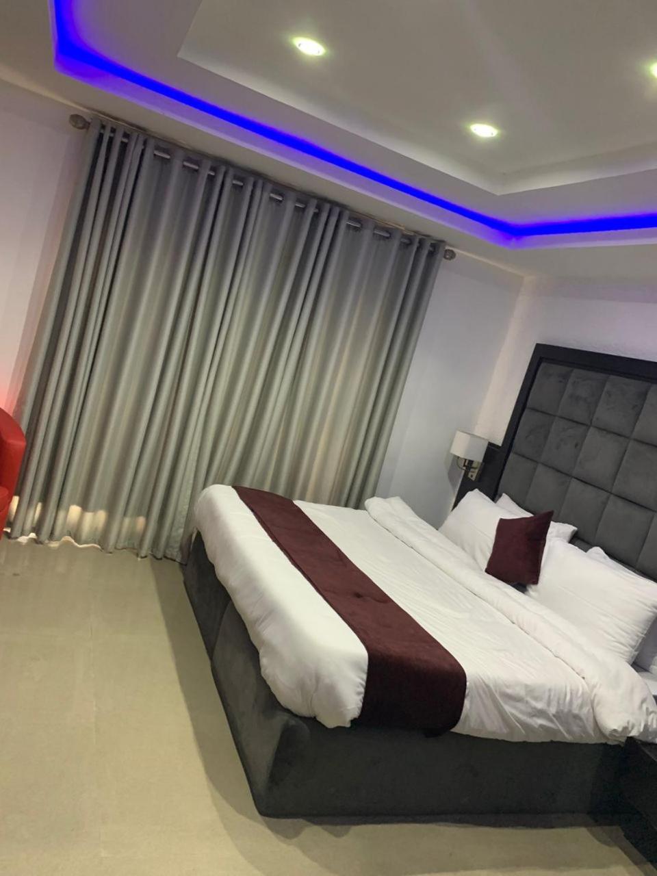 MC Paradise Victoria Island view 5