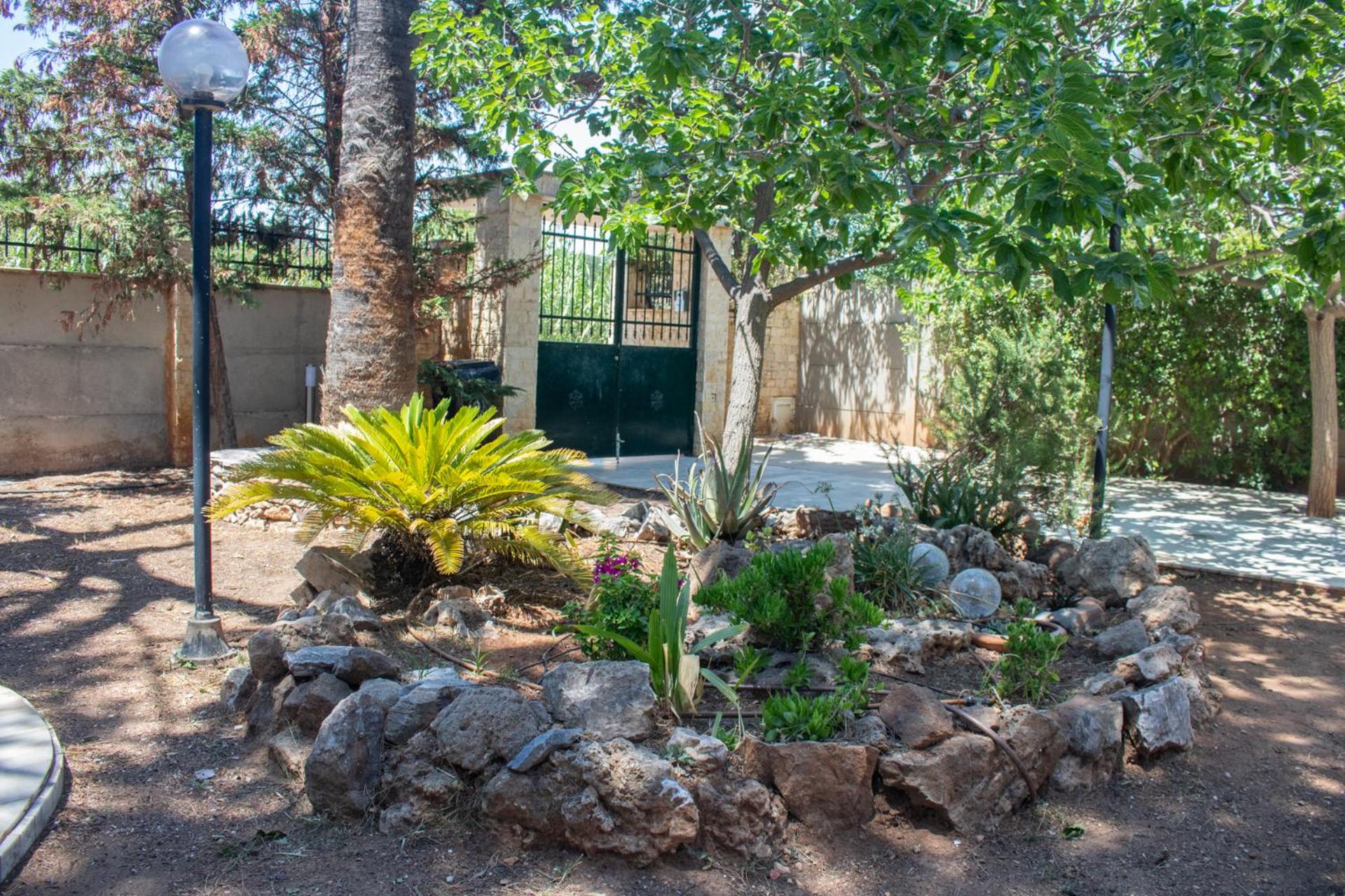 Serenity villa at Sounio, close to the beach view 4