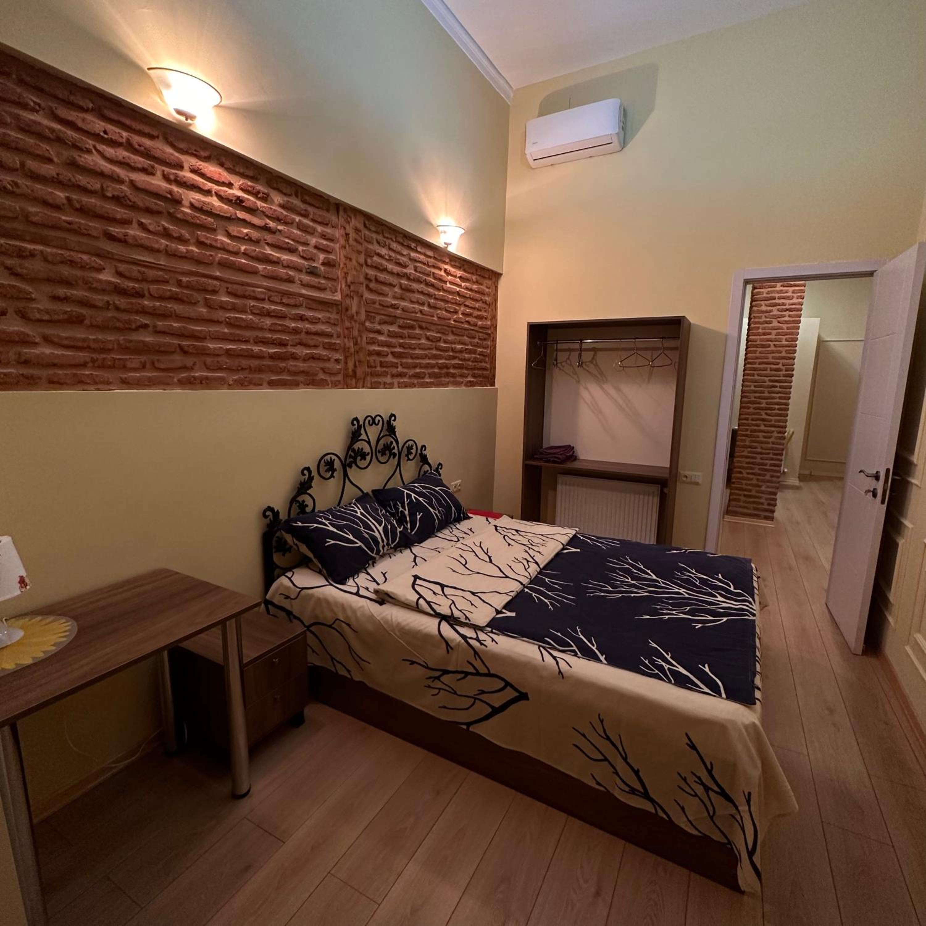 Luxury 2 Bedroom Suite Historical Tbilisi Center view 4