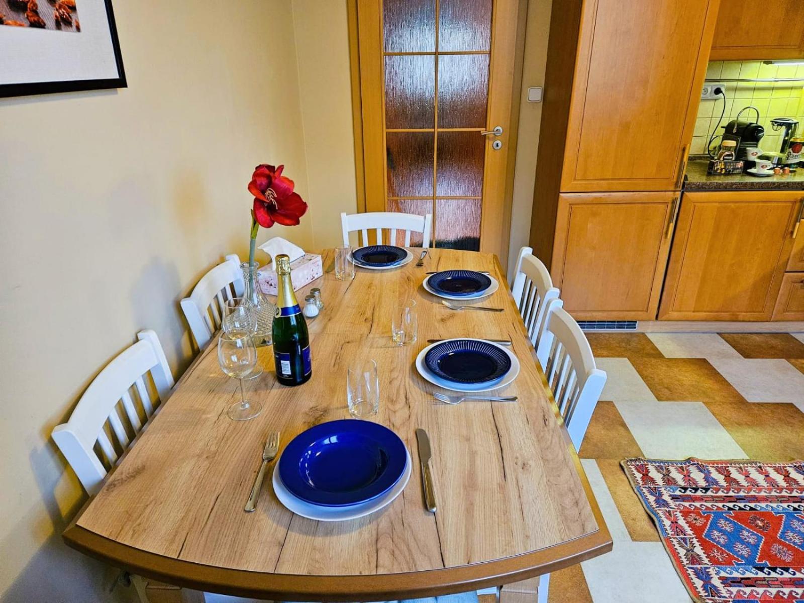 Best Place for Families and Couples, 10mins to Centre, Free parking, Quiet location, New Furniture, Balcony
