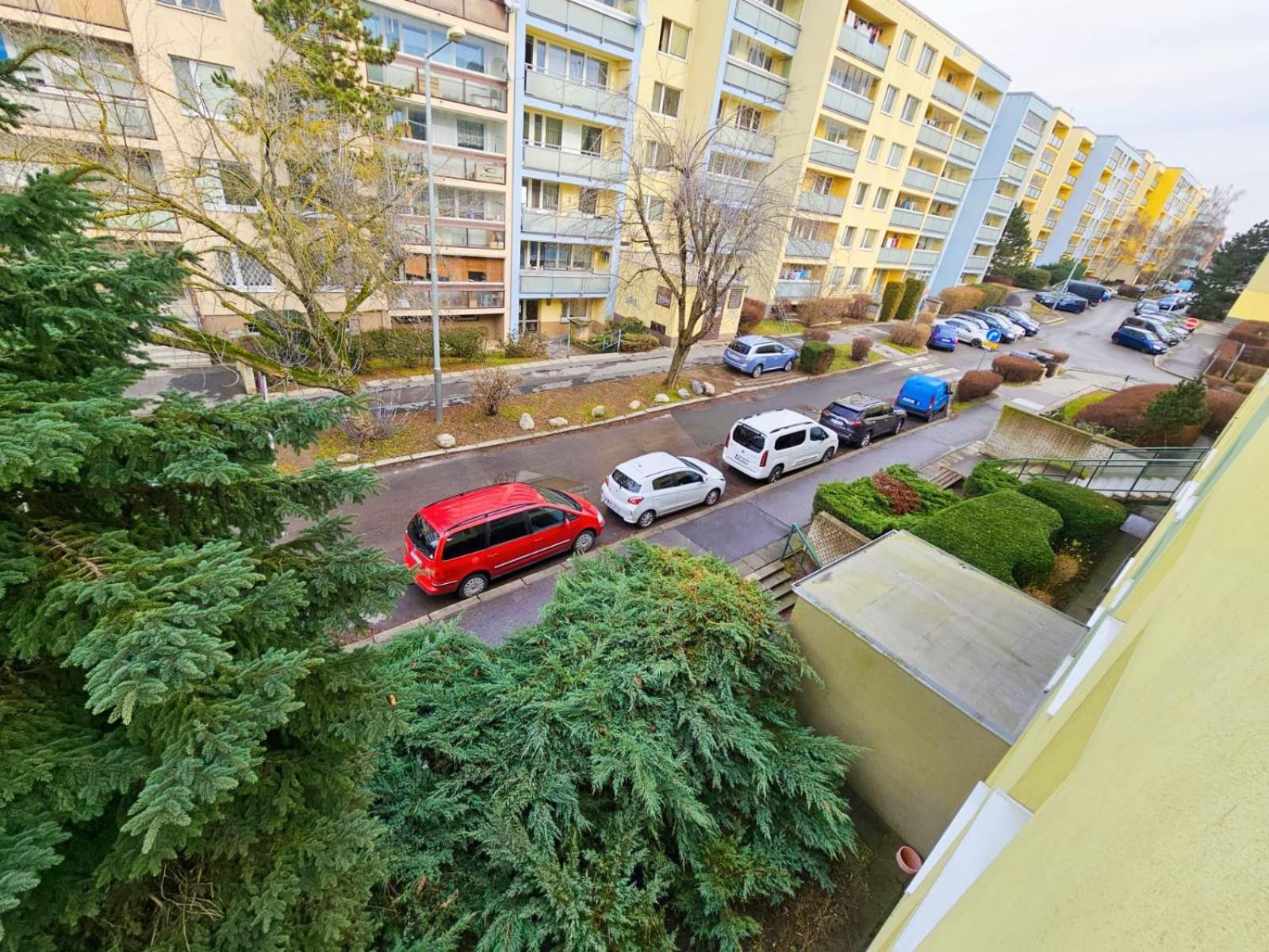 Best Place for Families and Couples, 10mins to Centre, Free parking, Quiet location, New Furniture, Balcony