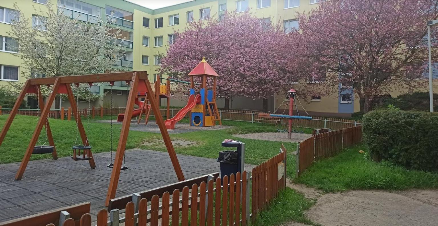 Best Place for Families and Couples, 10mins to Centre, Free parking, Quiet location, New Furniture, Balcony