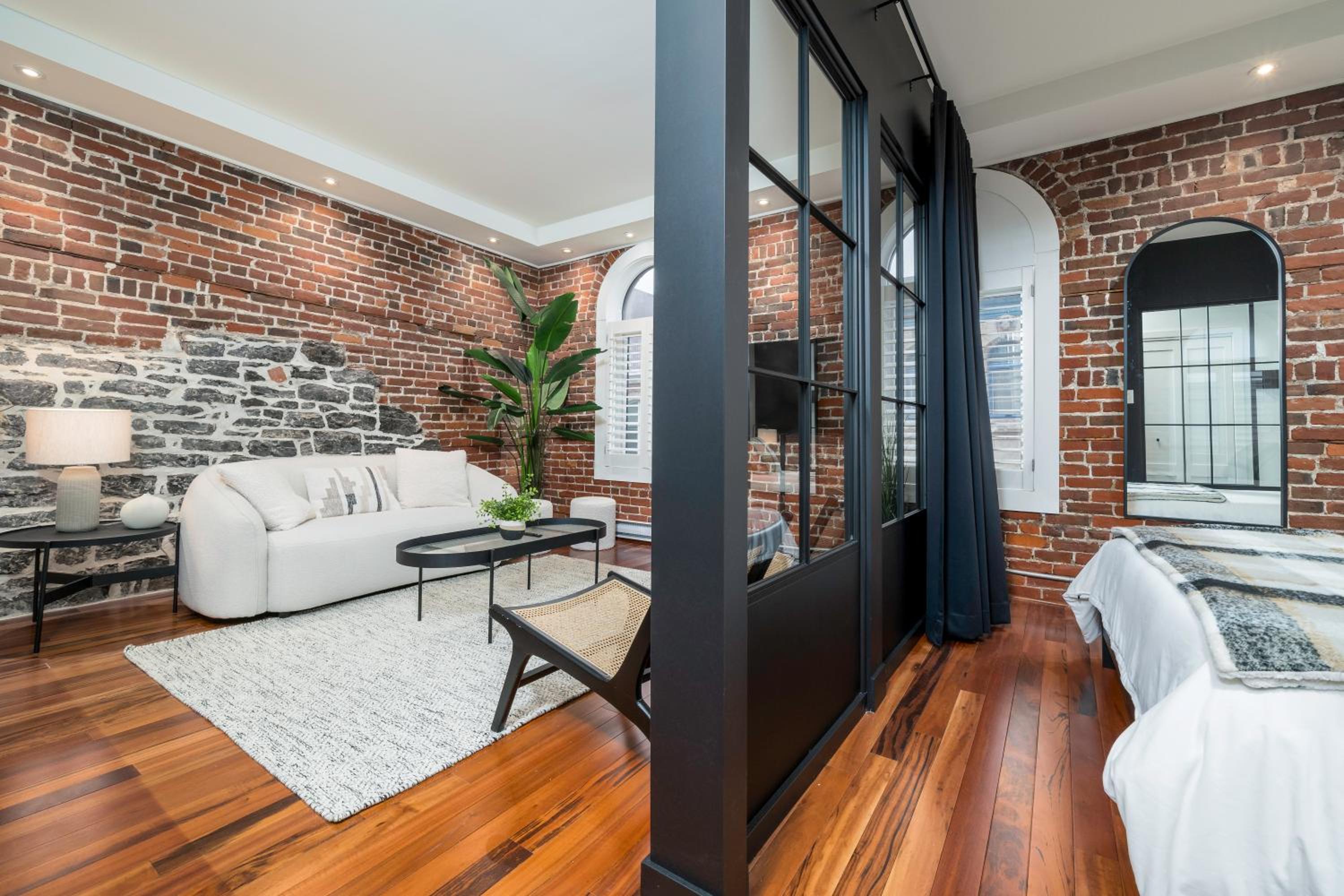 Deluxe Penthouse / / 2 in 1 Downtown Quebec City