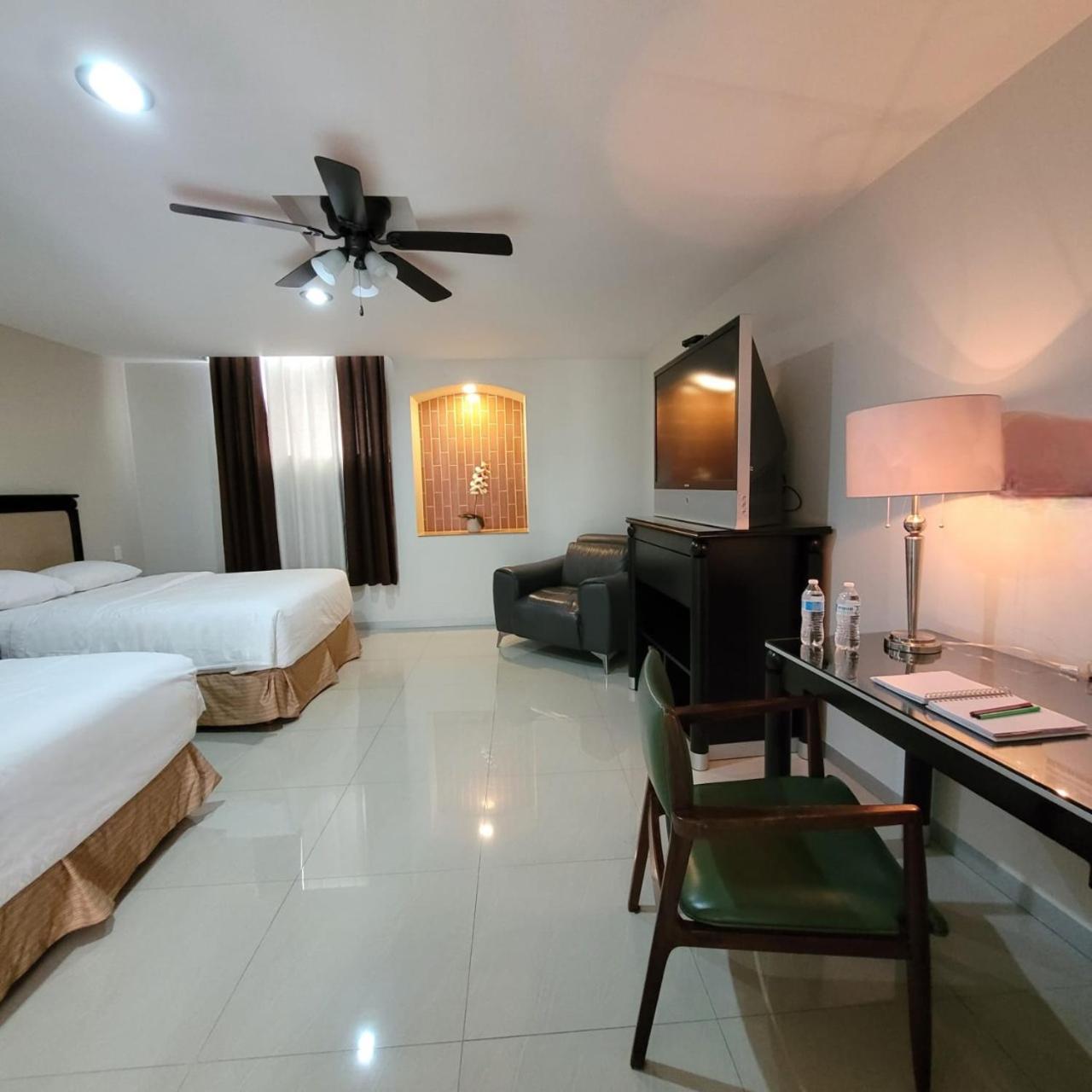 Hotel CH, photo 23
