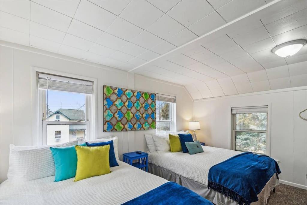 White House Bungalow