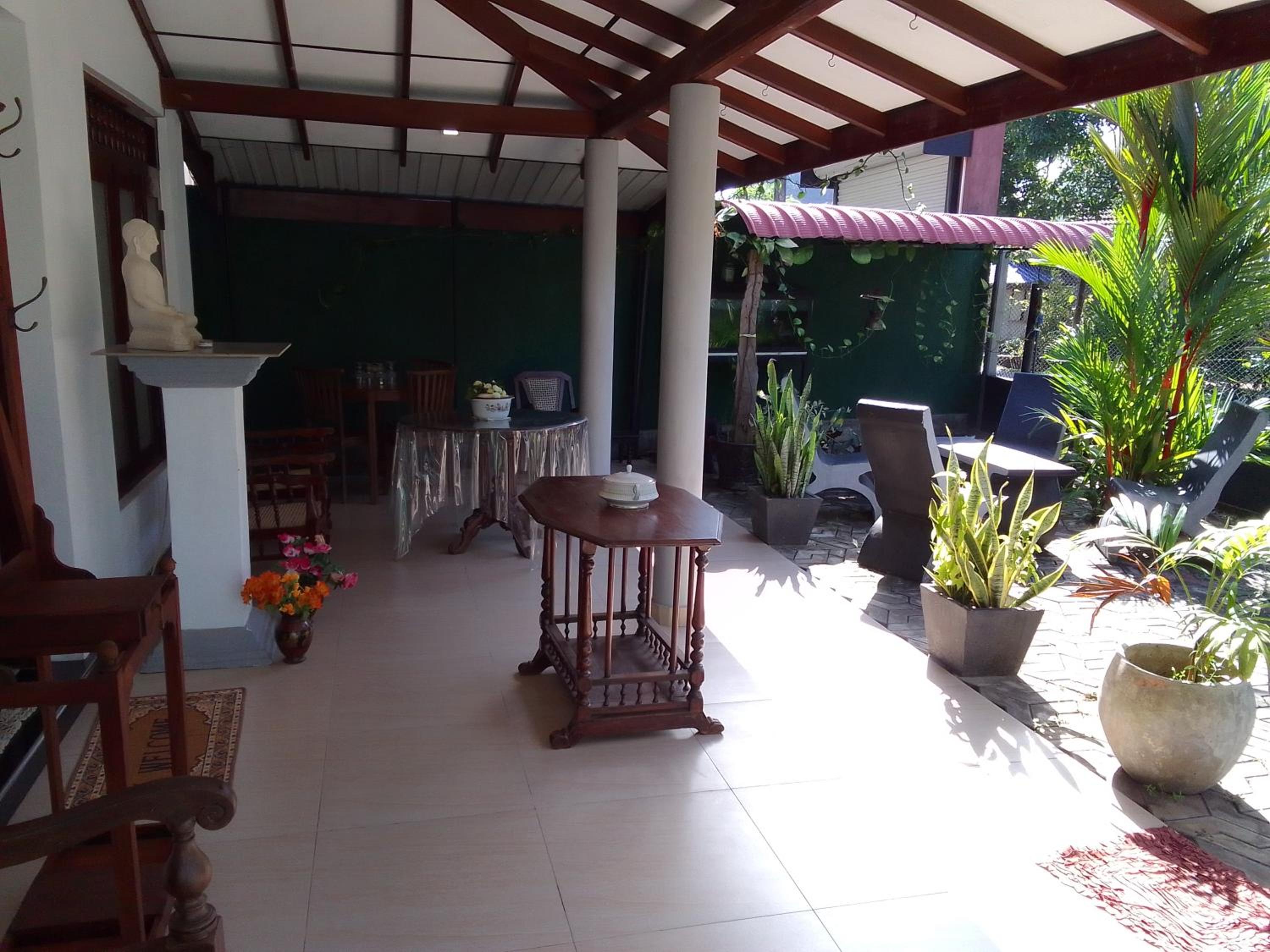 Isindu Holiday Home
