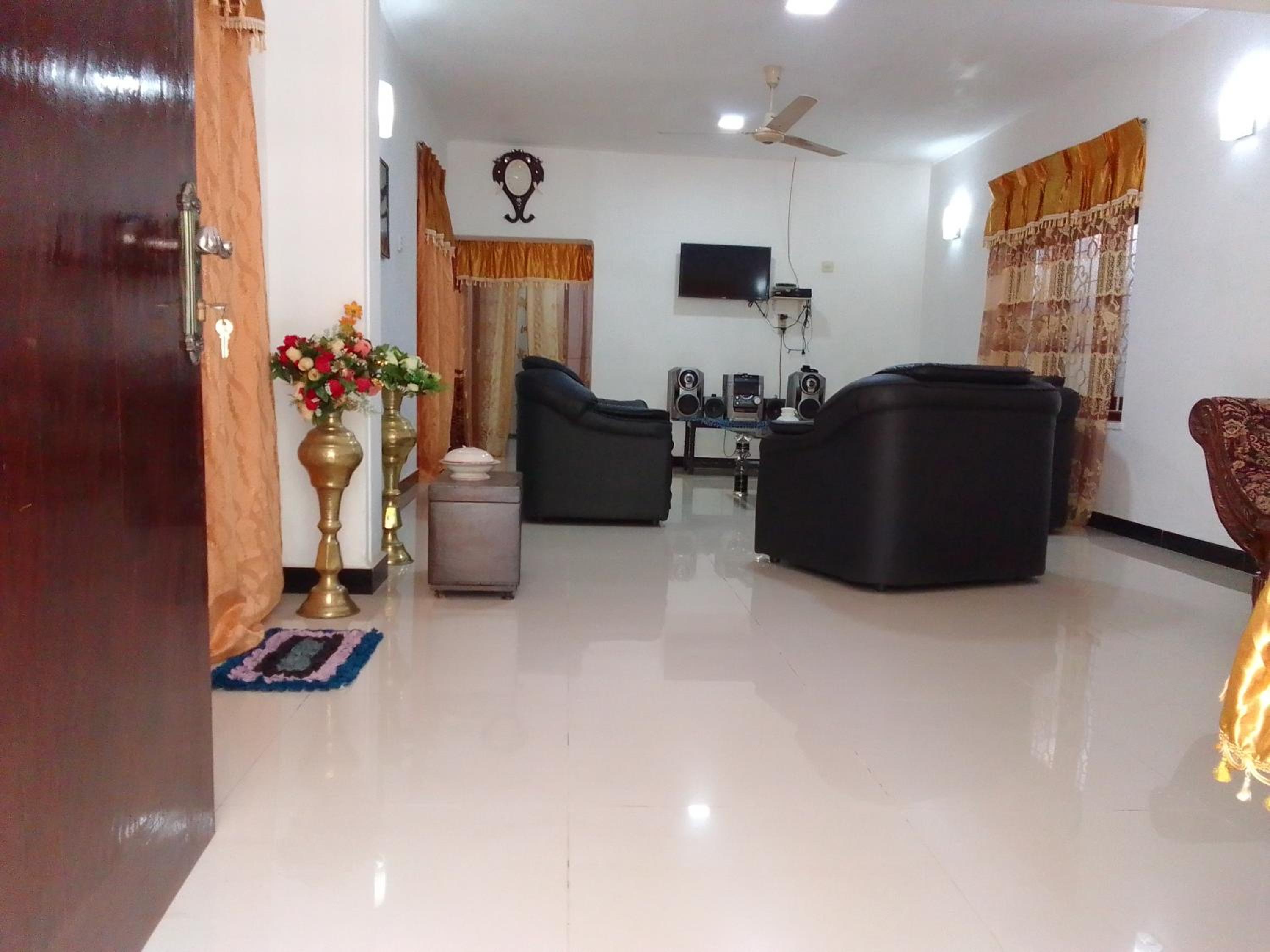 Isindu Holiday Home