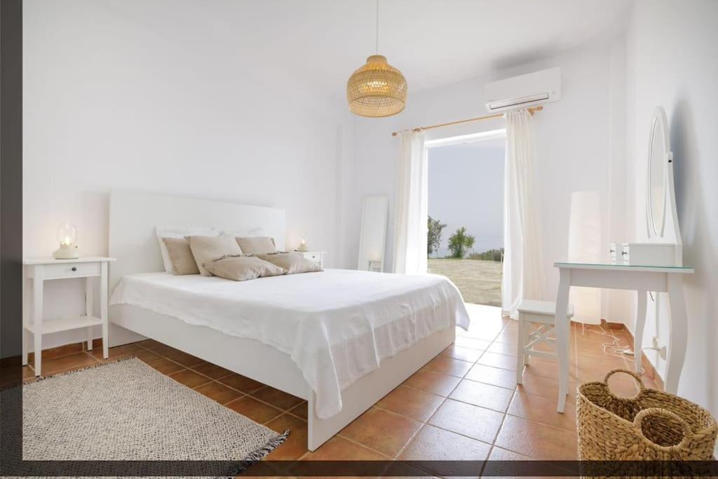 Alethea's Sea View Apartment photo 4