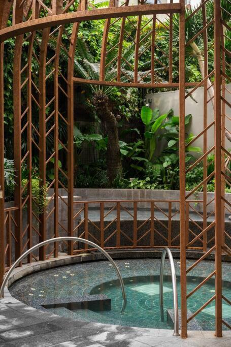 Zenity Apartel Dist 1 by SSens
