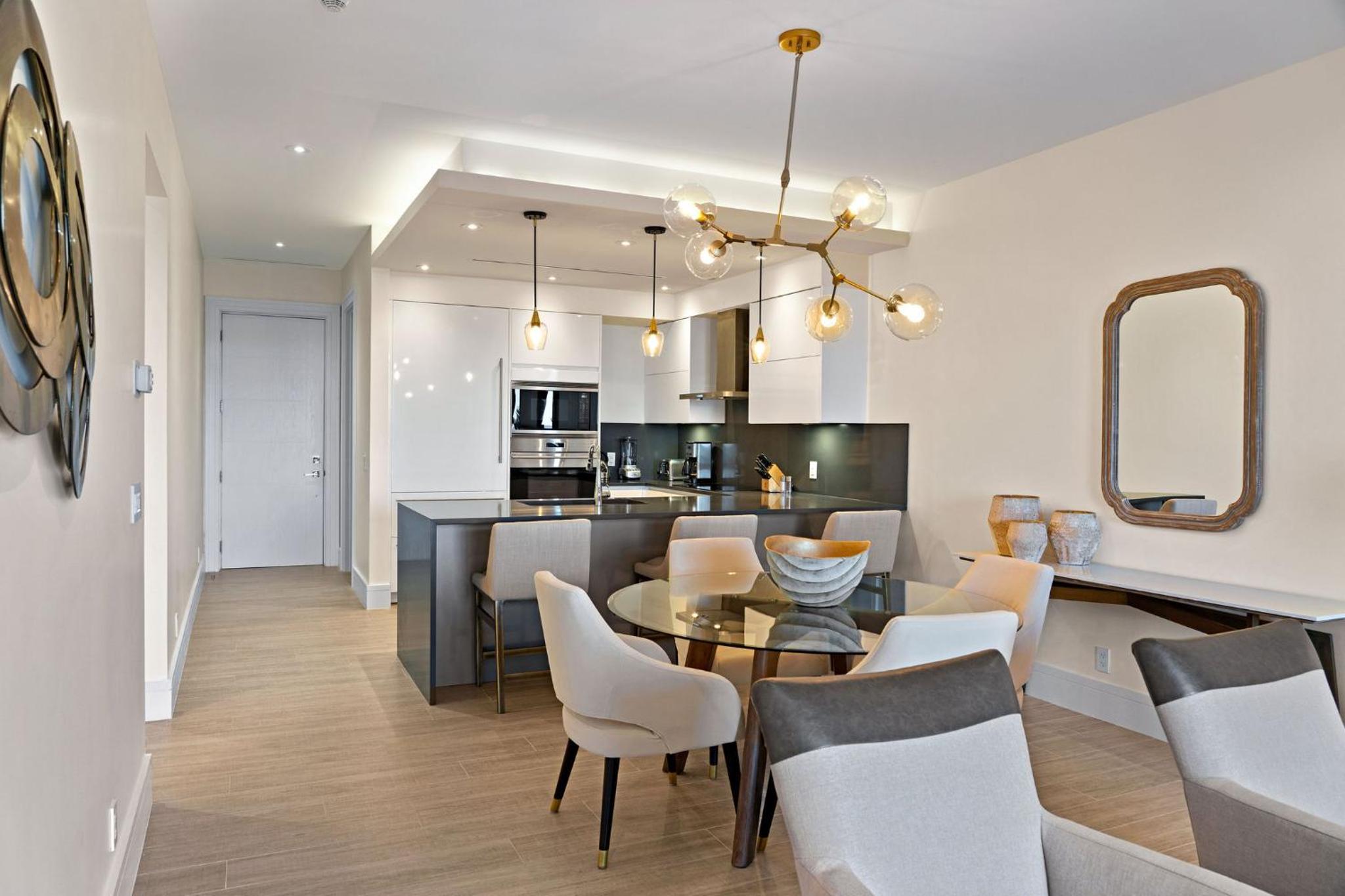 LUXURY 2 Bedroom Condo on Paradise Island - Near Atlantis!