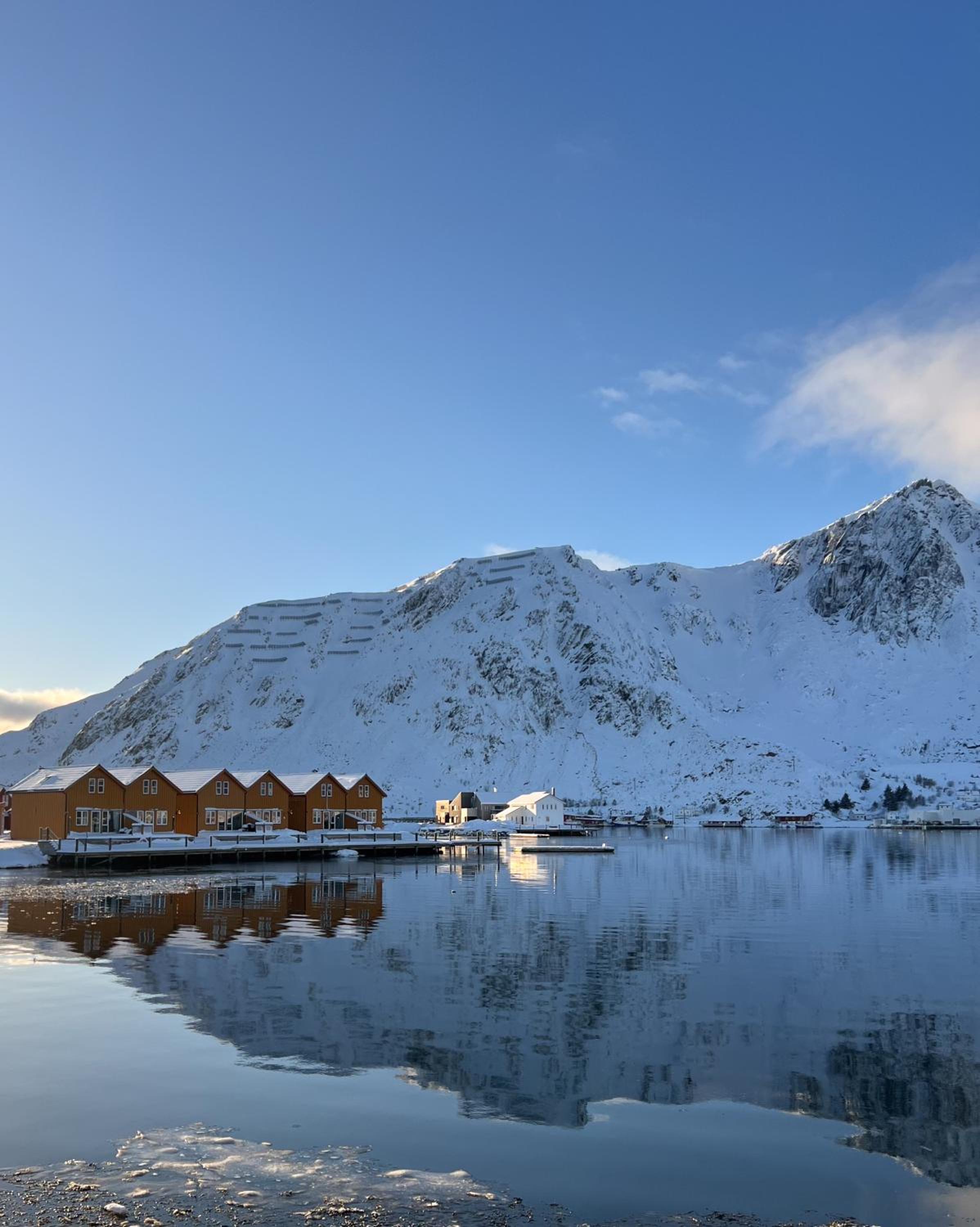 Charming waterfront cabin in Ballstad, Lofoten view 2