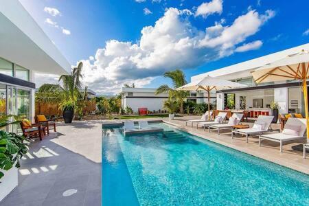 TOP Recommended Private Vacation Villa with Pool, Beach Access, Resort Amenities - White Villas v9 view 2