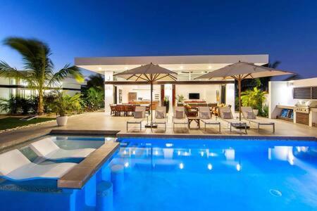 TOP Recommended Private Vacation Villa with Pool, Beach Access, Resort Amenities - White Villas v9 view 5