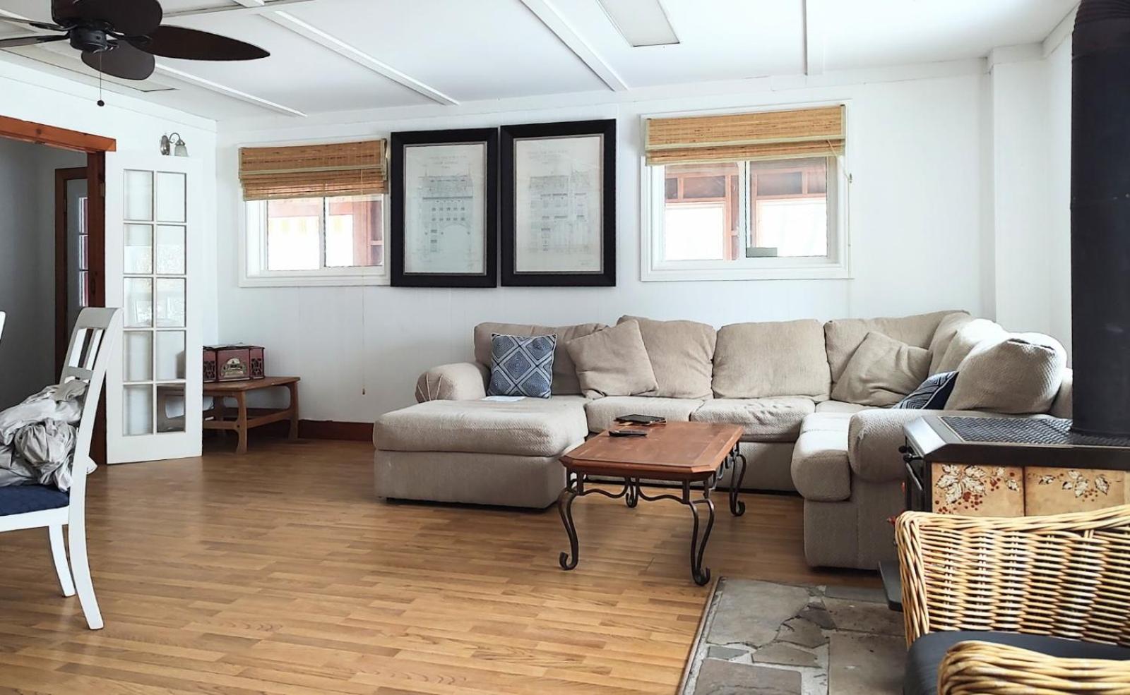 Lakehouse chalet on Sky Lake Ontario 5 bedrooms