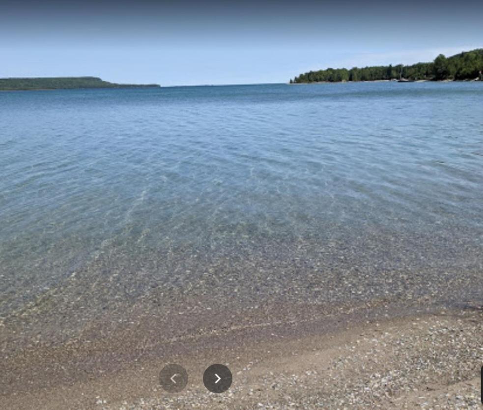 Lakehouse chalet on Sky Lake Ontario 5 bedrooms