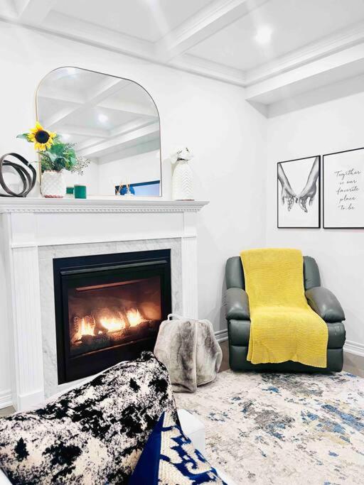 Luxury Oakville Home, Hot Tub, Fireplace, New Home - Property Image 33