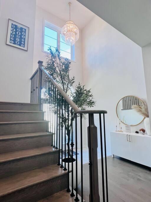 Luxury Oakville Home, Hot Tub, Fireplace, New Home - Property Image 16